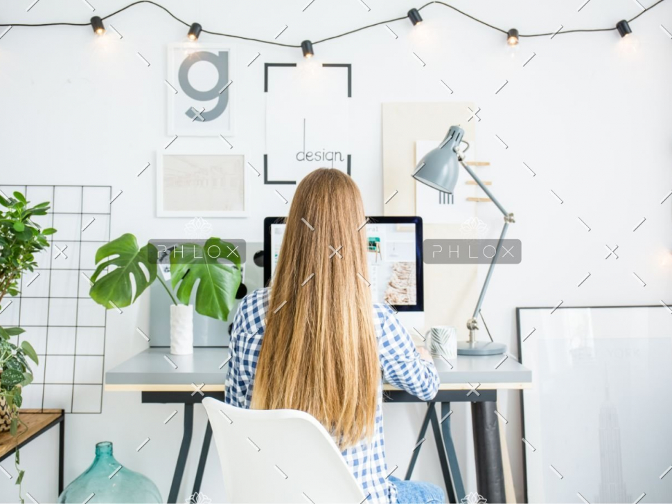 demo-attachment-457-person-with-long-curly-hair-PZ99QM2@2x